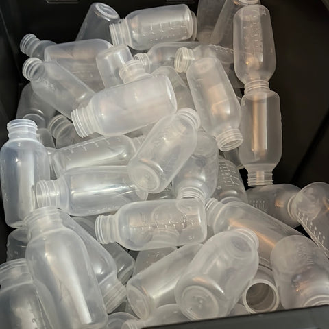 (1) *NOT SORTED NEW CONDITION WITH YELLOW LID* 8oz Clear 250ml Medela Breastmilk Collection and Storage Clear Colorless Bottles 8 oz 250 ml